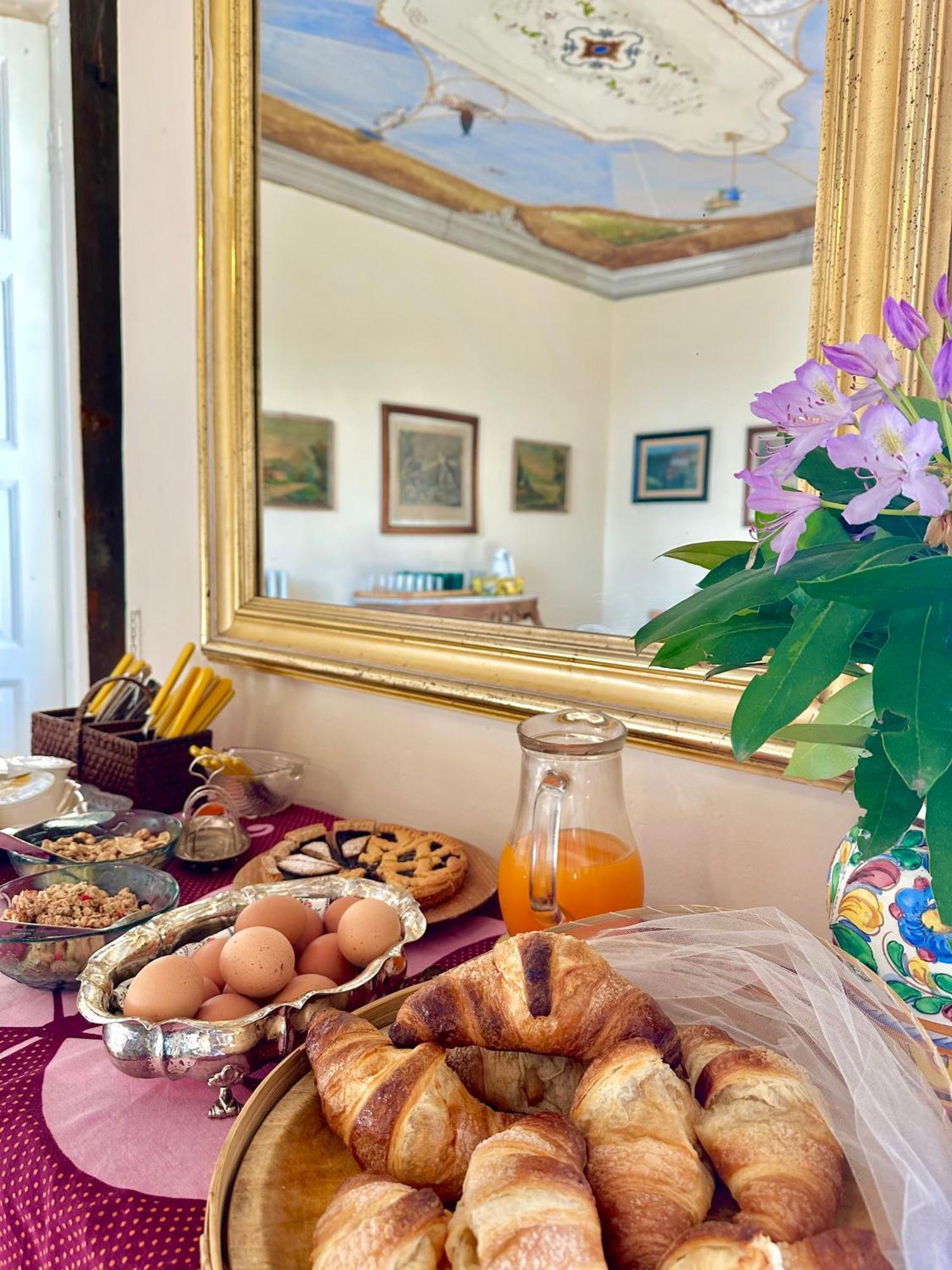 Corti Lakeview Bed & Breakfast *
