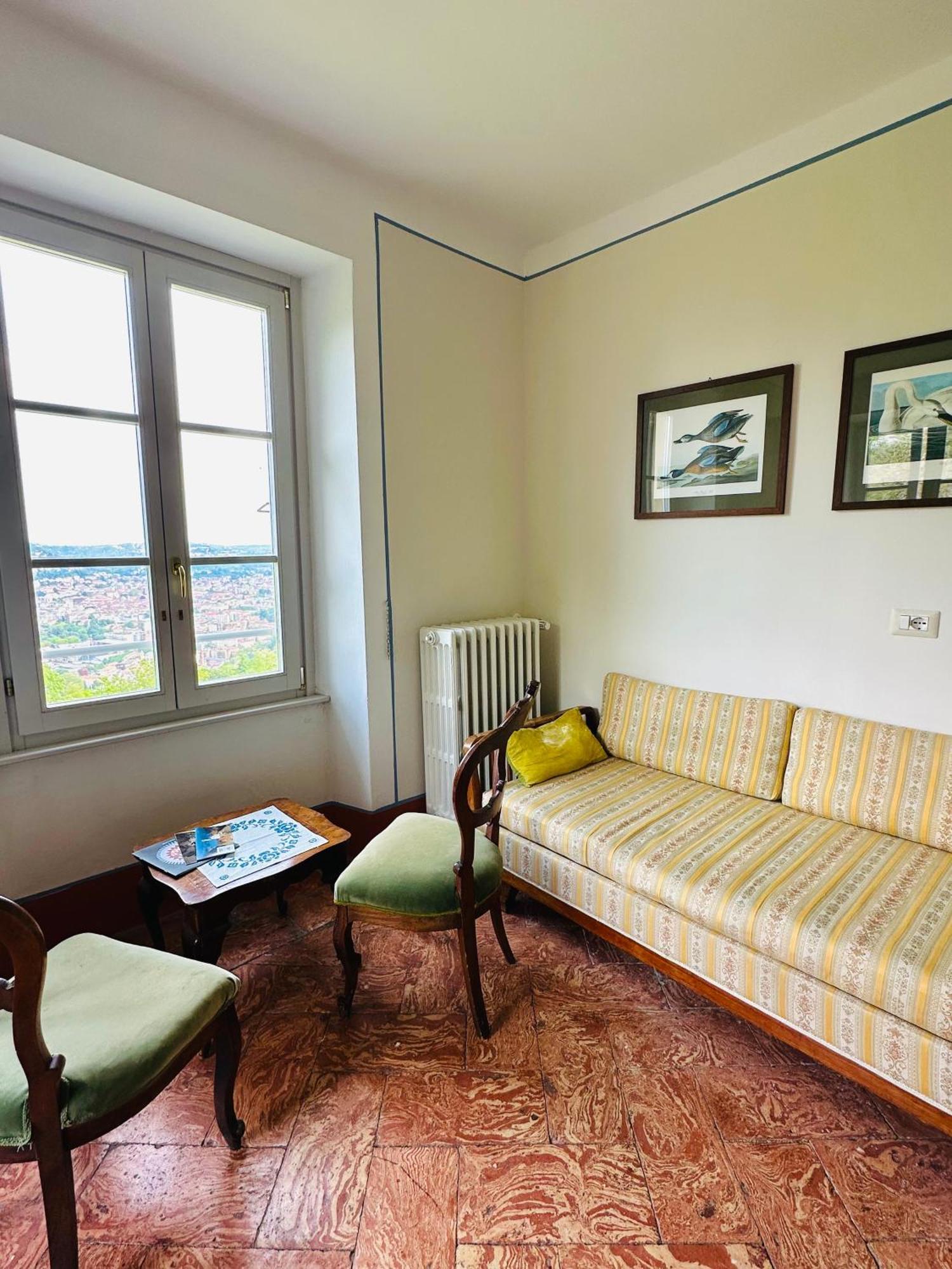 Corti Lakeview Bed & Breakfast